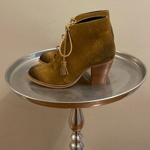 Tan suede boots with long tasseled ties that lace up front of boots! Size 6.5